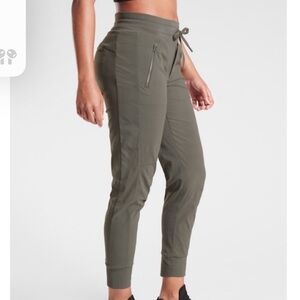 Athleta Trekkie North Jogger Olive Green 
Size 4